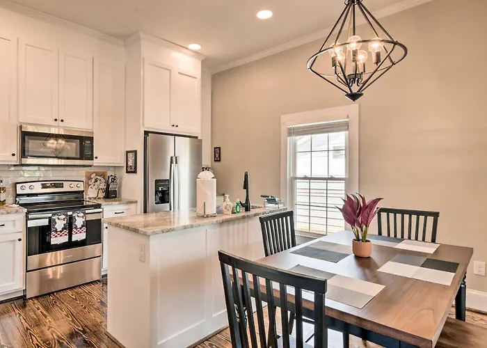Ideally Located Penne Place With Deck And Grill
