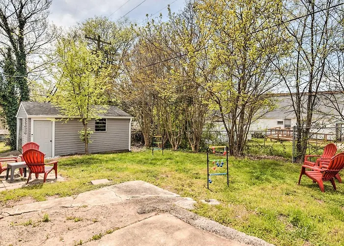 Ideally Located Penne Place With Deck And Grill